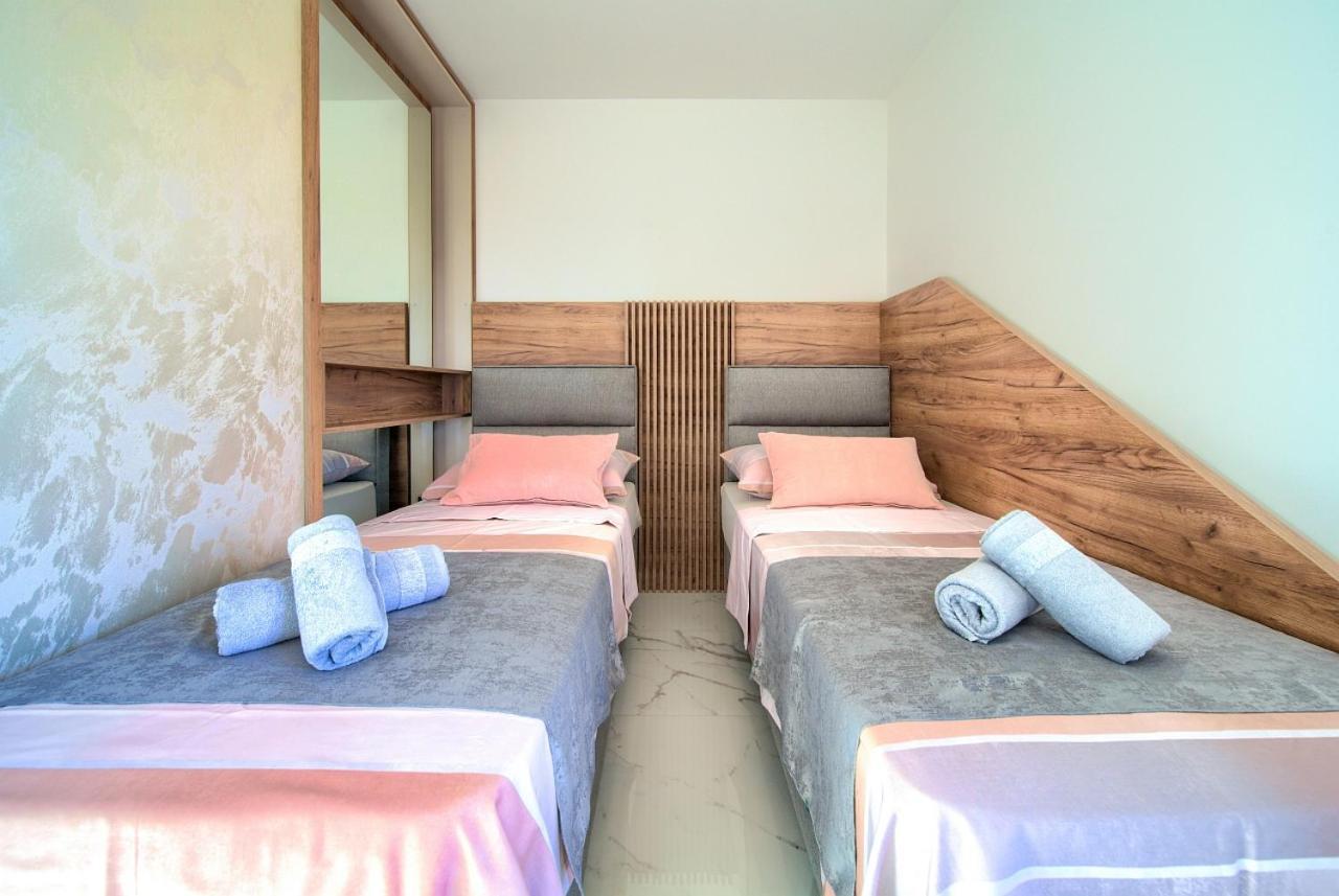 Apartment Penthouse Rosa *
